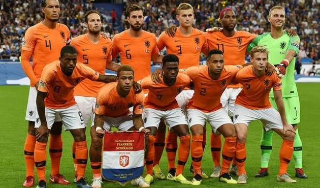 Hollanda milli takımından skandal hata!
