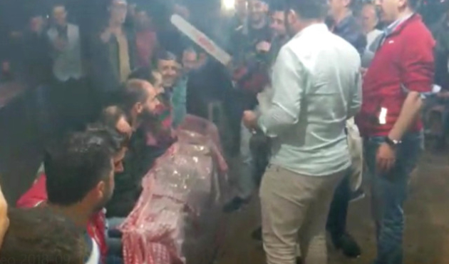 Motorlu testereyi eline aldı ve 10 kişiyi...