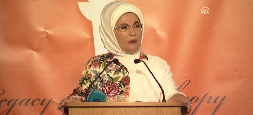 Emine Erdoğan'a insani hizmet ödülü!