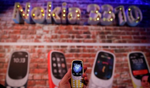 Akılsız telefonlar yok satıyor...