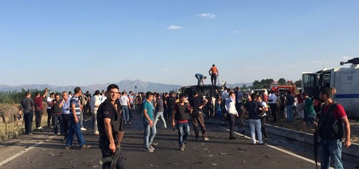 Türk bayrağıyla kamufle! 6 polisin şehit olduğu hain saldırıda şok detay