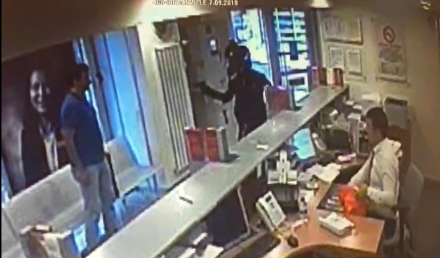 İstanbul'da kanlı banka soygunu kamerada!