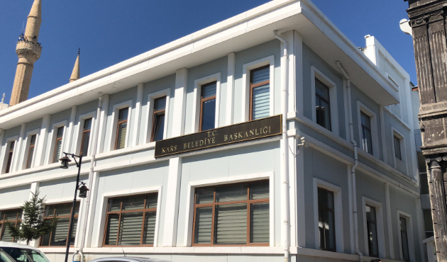 Kars Belediyesi’nin elektrikleri kesildi!