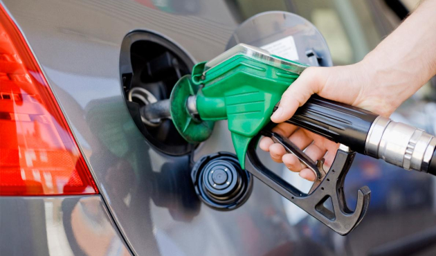 Benzine litrede 15 kuruş indirim geldi!