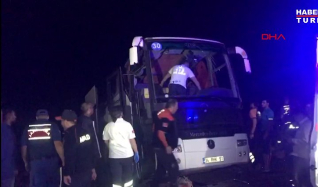 Aksaray-Ankara yolunda polis otobüsü devrildi!