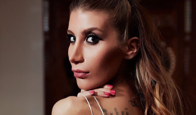 "Tenasül yerlerimi çekmiyorum" deyip o şarkıcıyı örnek gösterdi!