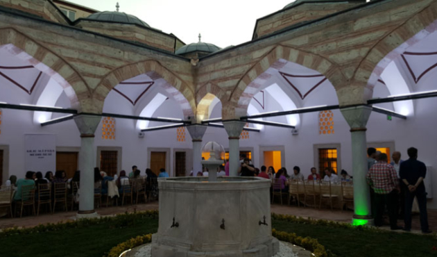 "Medrese akademiden, akademi medreseden istifade etsin"