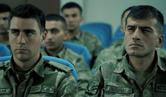 Ünlü oyuncu cezaevinde boş durmuyor!