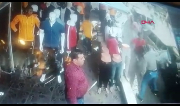 Esenyurt'ta yumruklu sandalyeli kavga!