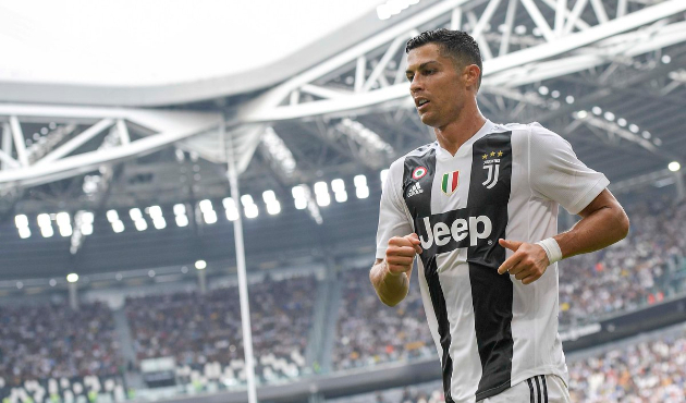 Ronaldo, Juventus formasıyla ilk golünü attı!