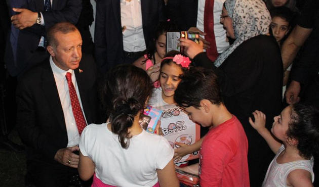 Erdoğan piknik yapan vatandaşlarla sohbet etti!