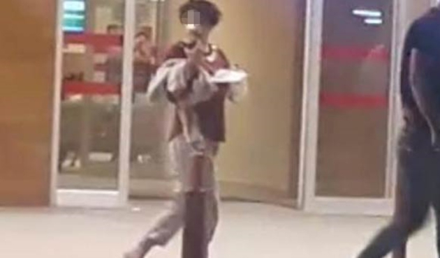 Genç kız kurtulmak için pencereden atladı!