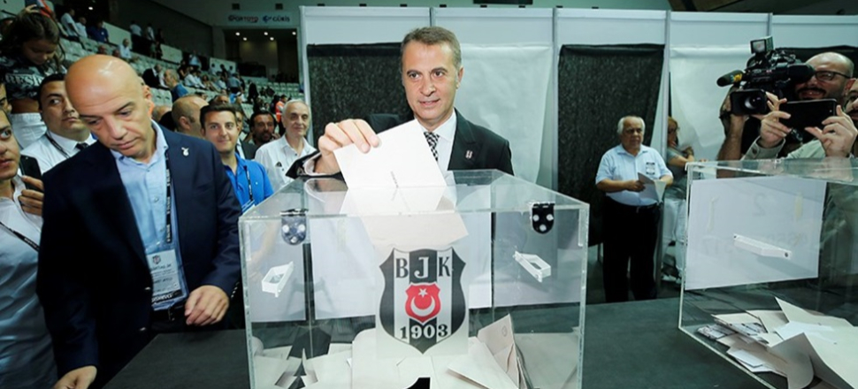 Beşiktaş'ta olağanüstü seçimli genel kurul başladı