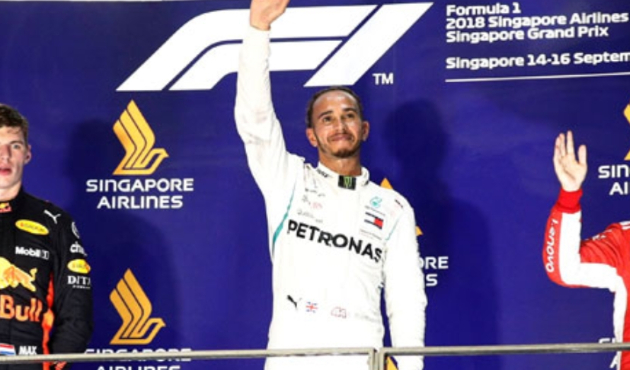 Singapur'da kazanan Hamilton!