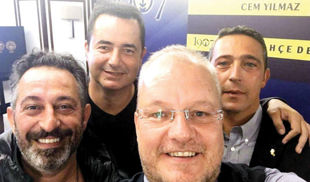 "Çiçekler annelere verilir. Nokta"