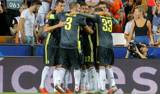 Juventus 10 kişi kazanmayı bildi!