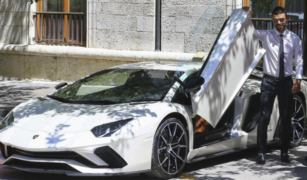 Milletvekilinden satılık Lamborghini Aventador!