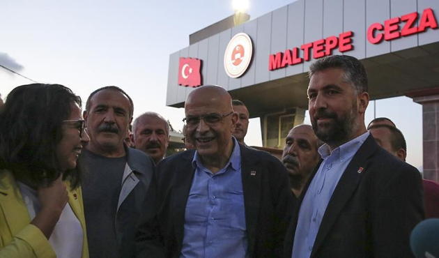 Enis Berberoğlu cezaevinden çıktı....