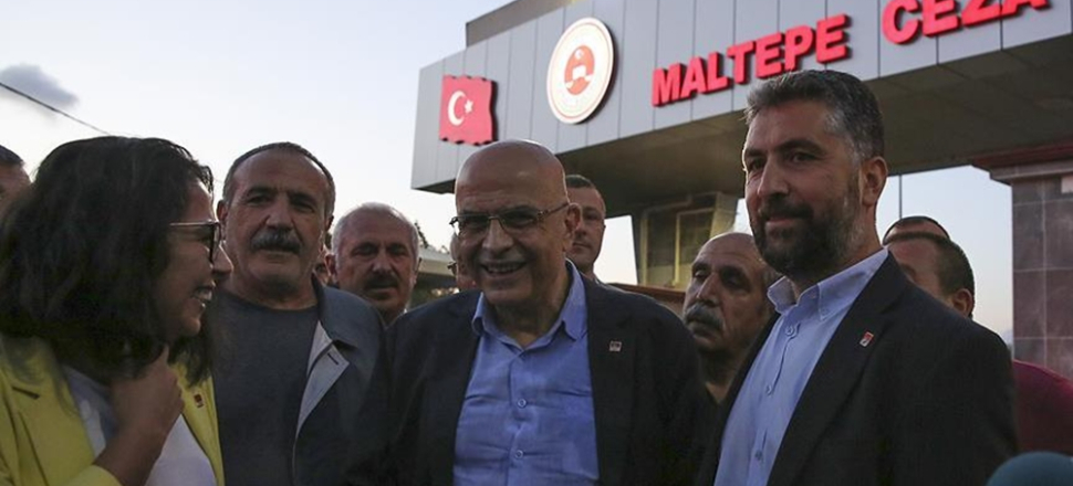 Enis Berberoğlu cezaevinden çıktı....