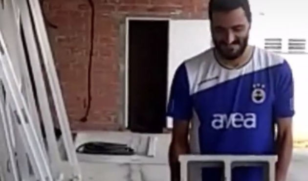 Fenerbahçe tişörtlü Guiza'dan tuğlayla squat!