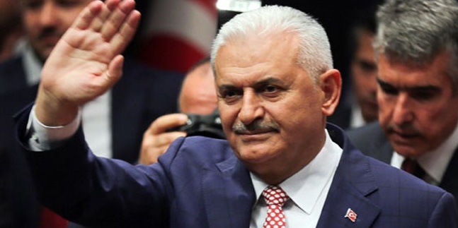 Cumhurbaşkanı'ndan sonra Başbakan da aynı adımı attı! Bin 500 davayı geri çekti...