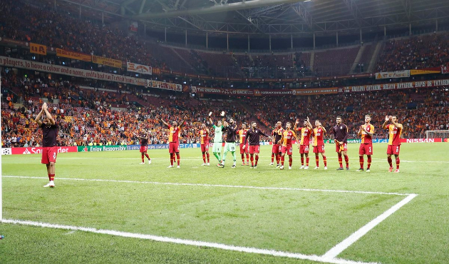 Galatasaray maçında gizemli işaret!