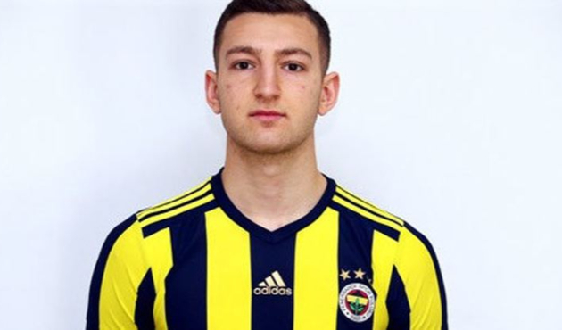 Fenerbahçe'de şok! Genç oyuncu futbolu bıraktı...