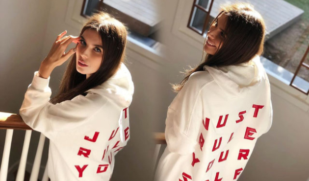 Hatice Şendil'den takipçilerine özel defile!