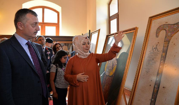 Kutsal emanetlerin tabloları büyük ilgi görüyor!