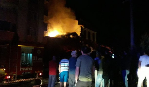 Beş kardeşin ikisi yanarak can verdi!