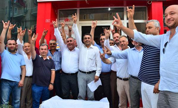 MHP'de deprem! 11 ilçe teşkilatında istifa...