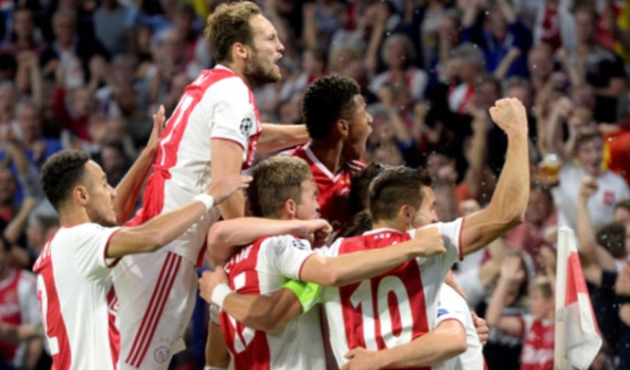 Ajax şov yaparak başladı!