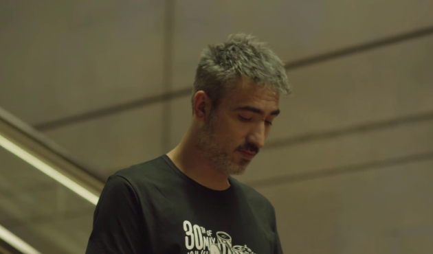 Sahnede çarpılan Kajmer hayranlarını korkuttu!