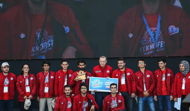 TEKNOFEST'te dereceye girenler ödüllerini aldı!