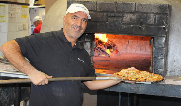 Tuncelili pizzacıdan Toronto’daki evsizlere pizza!