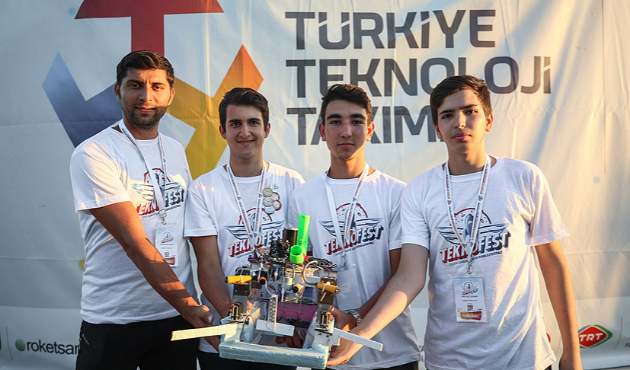 Gemileri karadan yürüten robota TEKNOFEST'te ödül!