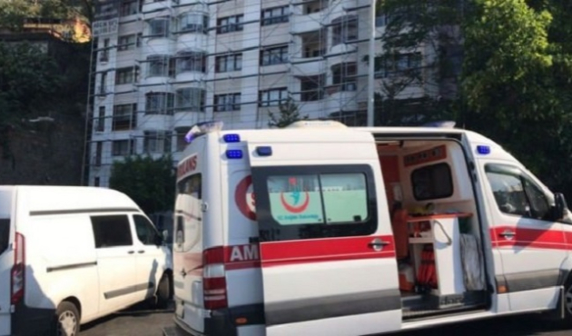 Komşular evde baba ve çocuklarını boğuşurken buldu