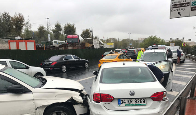 Beşiktaş'ta feci kaza! 5 araç birbirine girdi