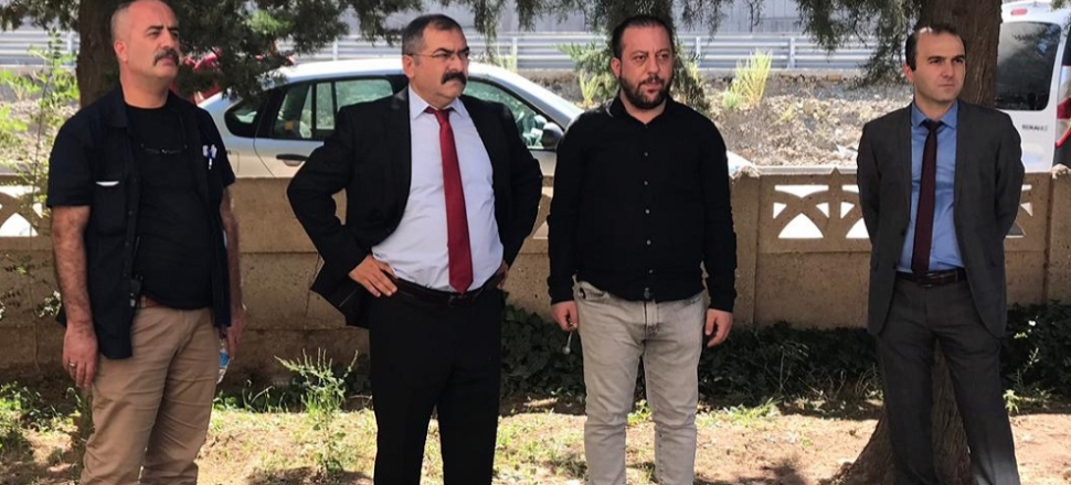 Hırsız ev sahibini rehin aldı!