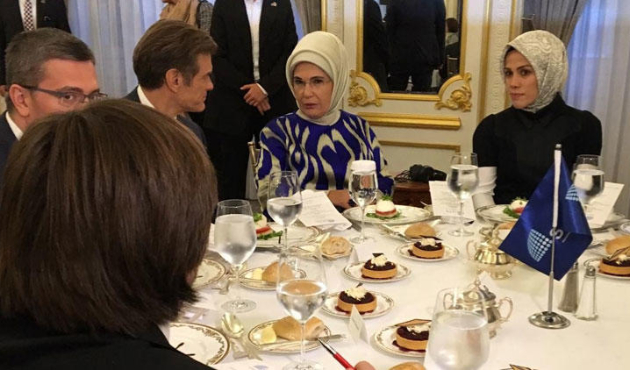 Emine Erdoğan: Bir mum, diğer mumu tutuşturmakla ışığını kaybetmez!