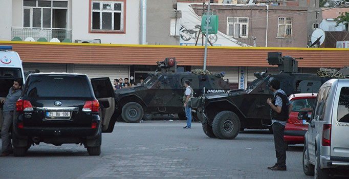 Bu plakalara dikkat! Diyarbakır'da bombalı araç alarmı...