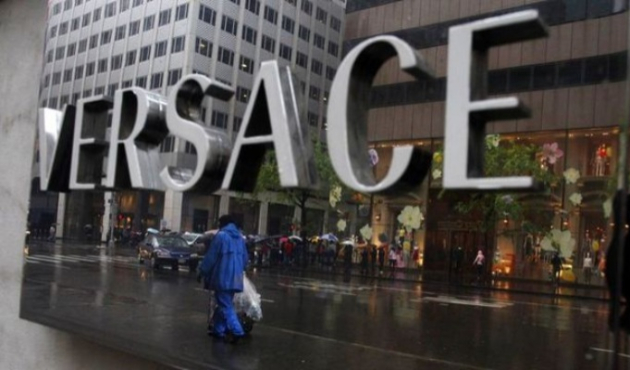Moda devi Versace 2 milyar dolara satıldı!