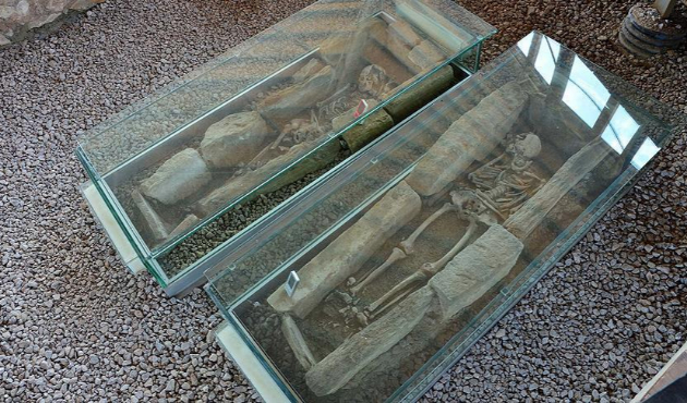1500 yıllık sevgililer camekanlarla ayrıldı!