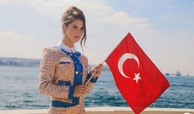 Amanda Cerny Kapadokya’da köy okulu boyadı!