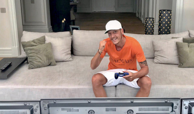 Mesut Özil'in ilk transferi bir Türk oldu!