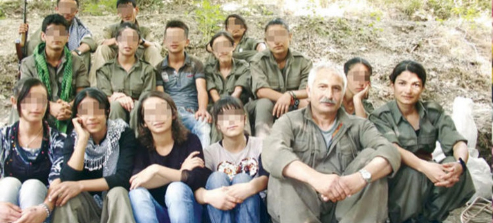 Çocuk taburu kurup, küçük kızlara tecavüz ettiler!
