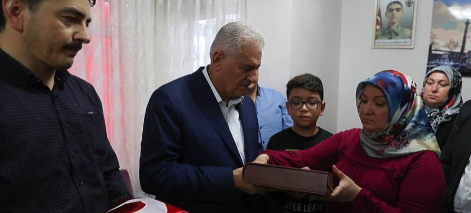 TBMM Başkanı Yıldırım şehit ailesini ziyaret etti!