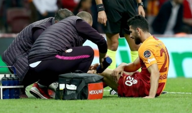 Emre Akbaba ameliyat oldu!