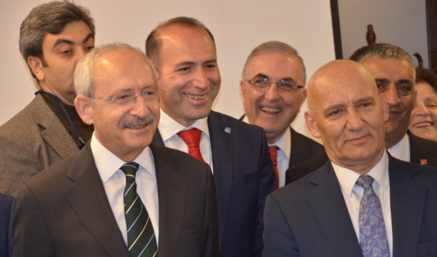 CHP'li Öz: Önüne bir kasa domates koy, en çürüğünü seçer...