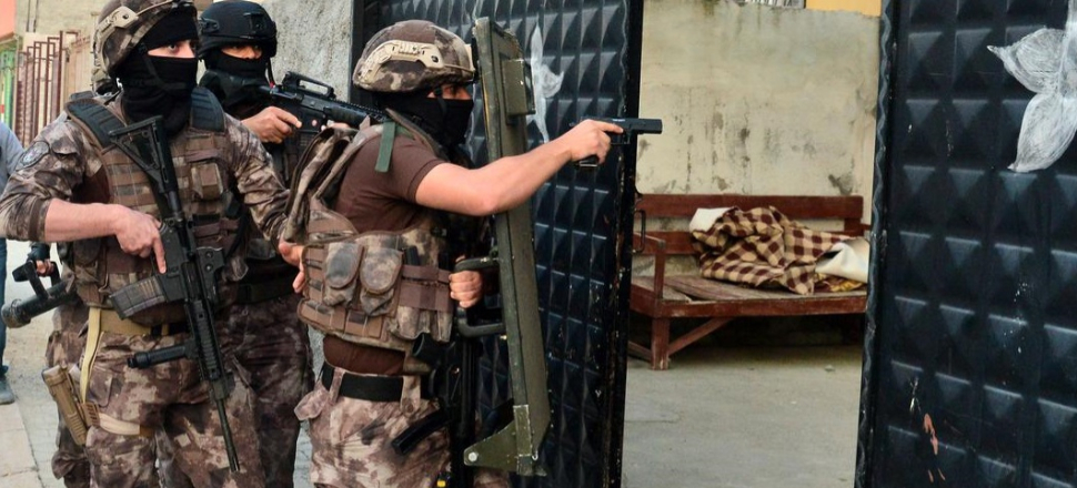 İstanbul'da 'Yalnız kurdun el kitabı' operasyonu!